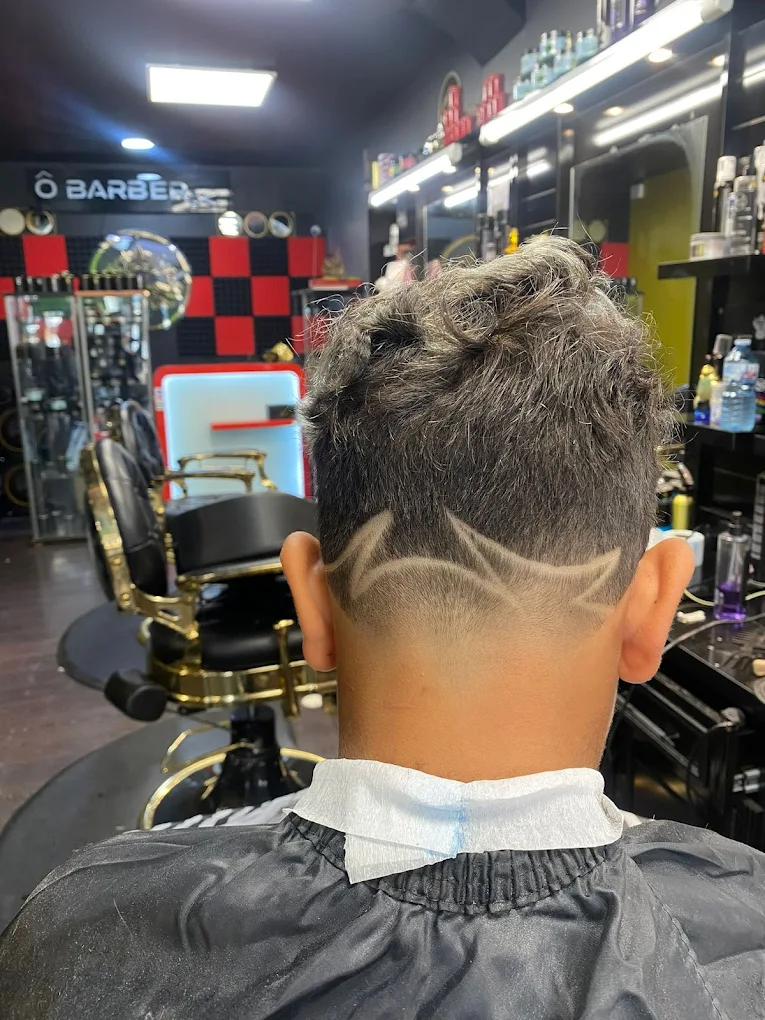 Coupe avec design — Ô Barber